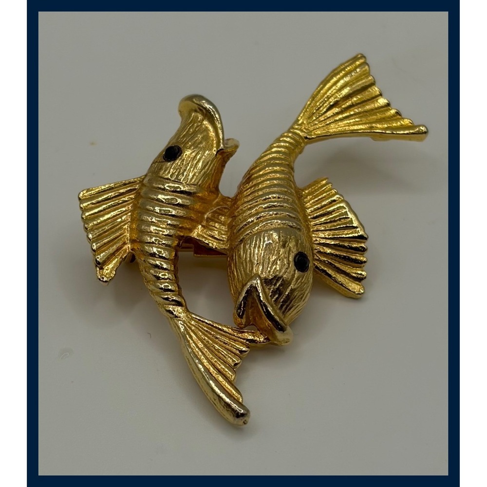 Vintage Double Koi Fish Brooch Gold Textured Animal Jewelry - Picture 3 of 5